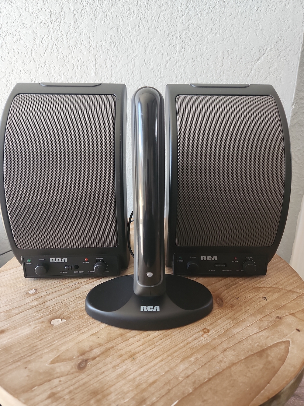RCA WSP150 Wireless Black Speakers with 900 MHz Transmitter Works For Parts Only